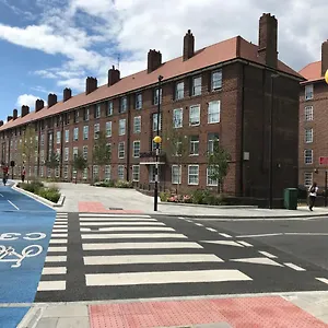 Location Location Location, Whole For You! , Londres Royaume-Uni