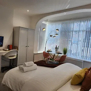 Daystar Homestay Bournemouth