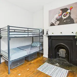  Albergue Bunkhouse